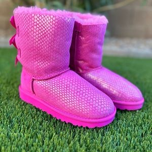 UGG CHILD BOOTS Bailey Bow Splash Boot in child size 3, Pink Sparkle color